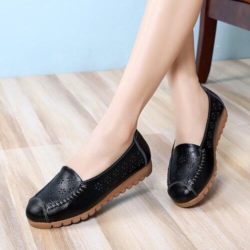 Bottom Womens Shoes Soft Bottom Beef Tendon Bottom Peas Shoes Hollow out Breathable Mom Shoes Nurse White Shoes Womens Shoes