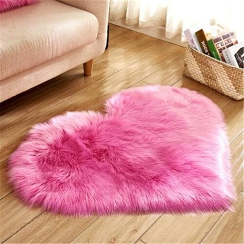 Soft Creative Heart Shaped Carpet Fluffy Long Plush Rug for Bedroom Window Hairy Mat Bedside Wool Faux Carpets Living Room Decor