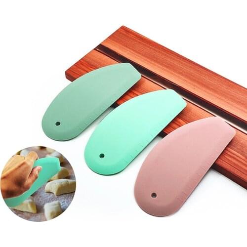 Silicone spatula dough flour cutter Cream Smooth Cake Spatula Baking Pastry Tools Dough Scraper Kitchen Butter Knife Dough Cutte