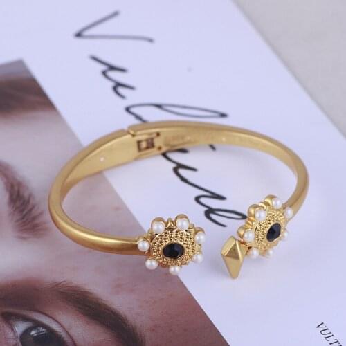 Vintage gold inlaid pearl black crystal creative owl stretch open bracelet