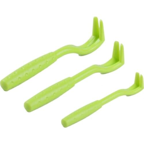 Hot New 3PCS Pet Tick Removal Tool Flea Remover Tool Scratching Hook Remover Pet Cat Dog Grooming SuppliesTweezers Comb Plastic