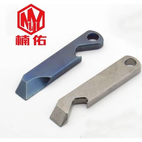 1PC Outdoor Self-Defense Crowbar EDC Tool Portable Mini Titanium Alloy Fish Crowbar Bottle Opener Keychain Tool Pendant