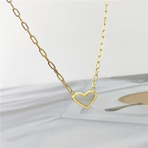 Golden fog gold surface texture love heart peach necklace geometry European simple wind necklace lock bone chain quality titaniu