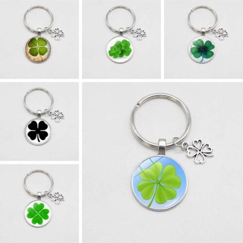 Lucky Jewelry Gift Keychain for Men and Women Fashionable Four Leaf Clover Glass Keychain Wholesale