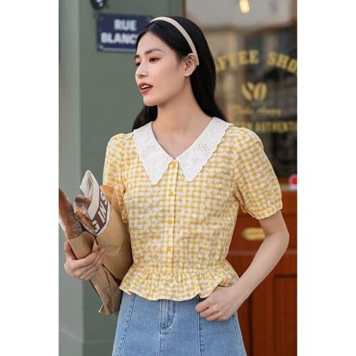 INMAN Summer Shirt Women Tunics Green Sweet Fresh Pastoral Hollow Lace Lapel Ruffle Hem Flower Flower Short Sleeved Female Top