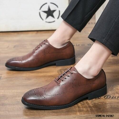 British Pointed Vintage Lace Up Brogue Flats Oxford Shoes Men Casual Loafers Formal Dress Footwear Sapatos Tenis Masculino