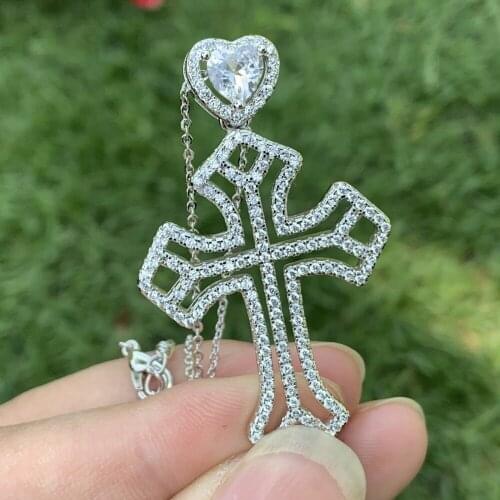 Hot Sale Sparkling Luxury Jewelry 925 Sterling Silver Heart Shape Cut 5A Cubic Zirconia Pave Cross Pendant Women Necklace Gift