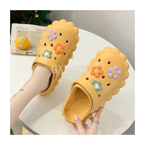 2021 Womens Shoes Crocodile Mouth Clogging Sandals Beach Slippers Flip-flops Outdoor Sandals Summer Garden Shoes Flat Slippers