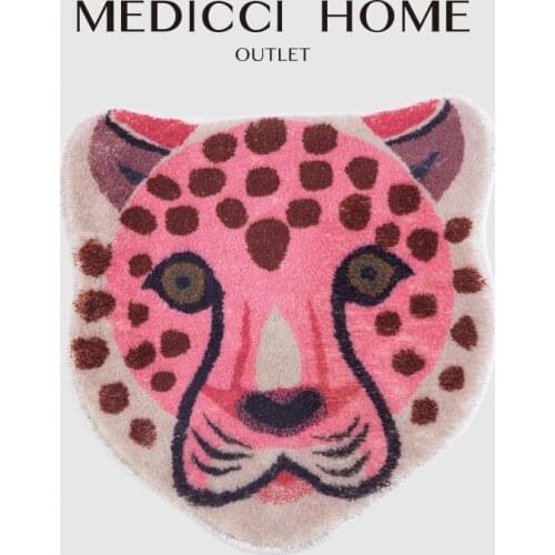 MEDICCI HOME Fleece Blankets On The Sofa