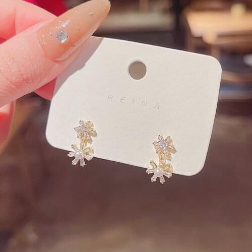 Geometry Zircon Flower Earrings for Women Delicate Elegant Pearl Earrings Female Trendy Simplicity Jewelry Female Ear Studs Gift