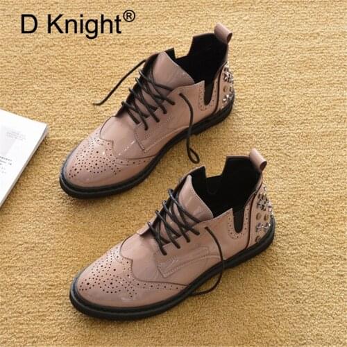 2020 New Rivets Short Tube Single Ankle Boot British Carved Lady Western Boot Patent Leather Flat Heel Chelsea Boots Women Shoes