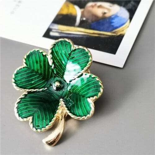 2020 creative light luxury high-end four-leaf clover brooch fashion retro green enamel four-leaf clover alloy brooch brooch