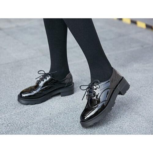 Womens lacquered leather shoes in spring and autumn and winter College Style Lace Up Womens shoes with thick heel Womens