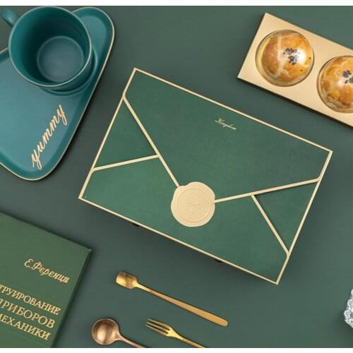 Pastry cake gift wrapping for wedding party Packing candy macaron chocolate cardboard boxes food bakery packaging