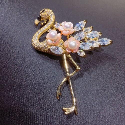 Manufacturers wholesale high-quality copper natural fresh water pearl brooch natural Seashell multi pearl Flamingo Brooch