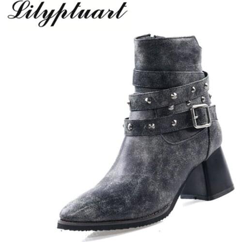 2019 autumn and winter Chelsea boots short rivet Europe and the United States pointed fashion large size ankle boots for women