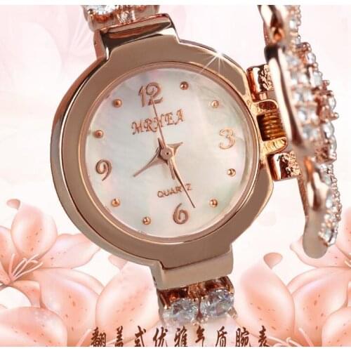 Authentic ladies watch fashion womens watch flower petals pearl bracelet watch trend diamond table