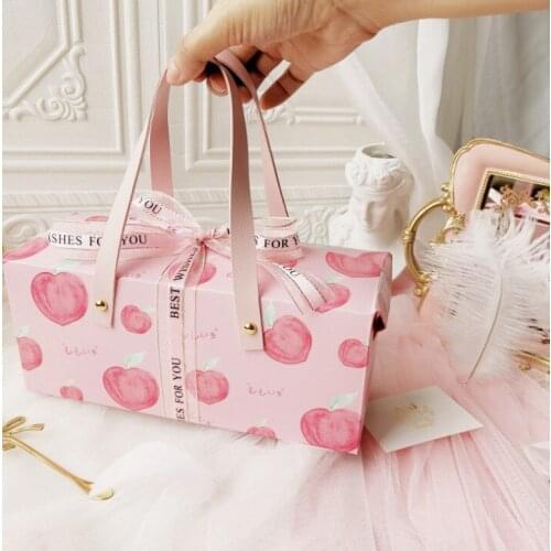 2020 new 100pcs Peach portable packing box lovely fruit cake roll egg yolk biscuit hand box