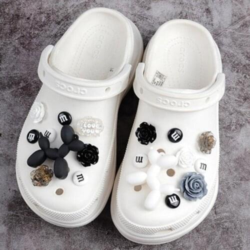 Fashion DIY Shoe Decorations Luxury Quality Clogs Shoe Buckle Vintage Bundle Shoes Charms for Croc Hot Sale Chain Croc Charms