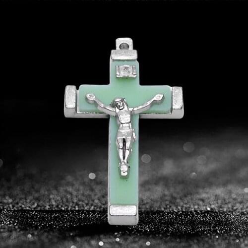 Christ Jesus Cross Luminous Glow in the Dark Pendant Crucifix Ornaments Charm Necklace Making NEW