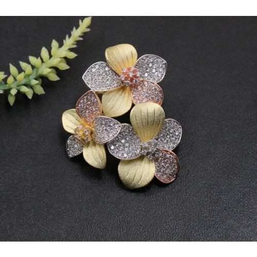 Lanyika Fashion Jewelry Hot-sale Luxury Original Design Flower Brooch Pendant for Engagement Wedding Micro Paved Popular Gifts