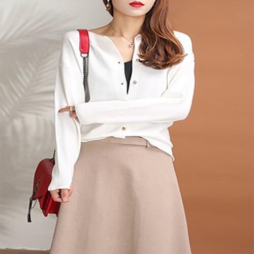 2021 new spring and autumn long-sleeved round neck solid color knitted cardigan jacket wild short loose women