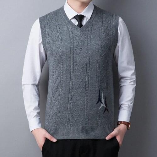 2020 New Men Woolen Vest Autumn Knitted V-neck Waistcoat Large Sleeveless Slim Casual Business Mens Vest Plus Size 3XL