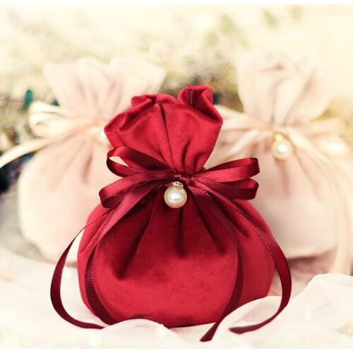 10pcs Velvet Yarn Wedding Candy Gift Bags with Pearl Europe Chocolate Package Bag Wedding Christmas Velvet Drawstring Candy Bag