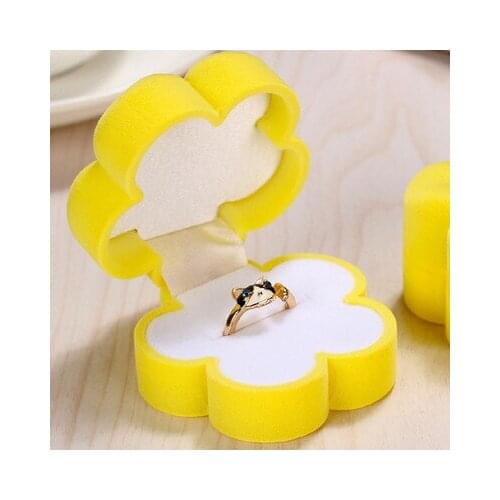 6x3.5cm 1piece Velvet Pink Yellow Plum Blossom Shape Jewelry Boxes Cute Organizer for Ring Earrings Necklaces Gift Case