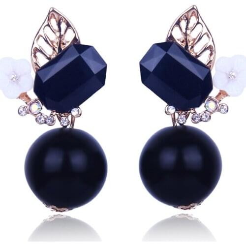 Vintage Round Pearl Earring Classic Flower Stud Earrings For Women Fashion Brand Leaf Bijoux Gold Color Fine Jewelry Wholesale