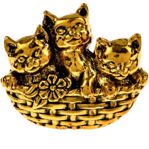 CINDY XIANG Cute 3 Cats Sitting In A Flower Basket Brooches Lovely Vintage Animal Pins Brooch Friends Christmas New Year Gifts