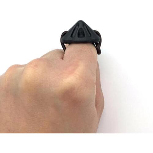 Outdoor EDC Self defense Hand Tool Defender Keychain for Men and Women Anti-wolf Tool Hand Safety Tool