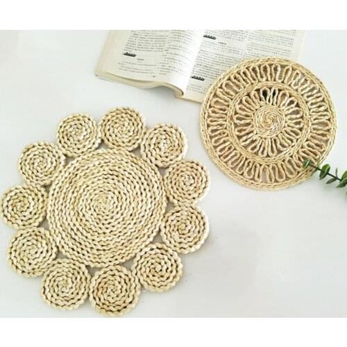 Cup Coaster Flower-shaped Hear Resistant Straw Handmade Woven Exquisite Table Cup Mats Corn husk woven placemat
