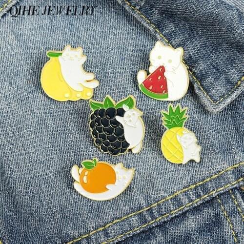Cat and Fruit Enamel Lapel Pins White Kitty Badges Food Jewelry Grape Pineapple Orange Banana Watermelon Brooches for Women Girl
