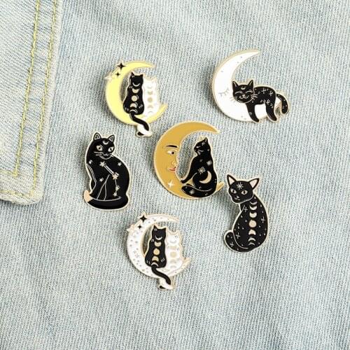 Cute Cartoon Black and Chite Couple Cat Enamel Pins Brooch Fashion Black Moon Animal Badge Bag Lapel Jewelry Gifts for Friends