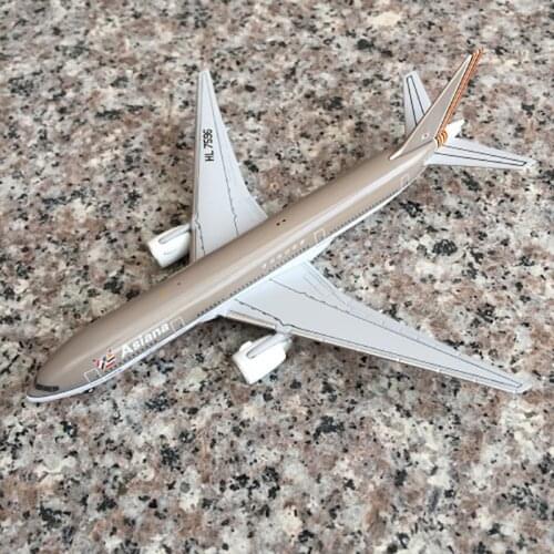 1:500 B777-200 model Asiana HL7596 Air airlines with Landing gears alloy aircraft plane collectible display model collection