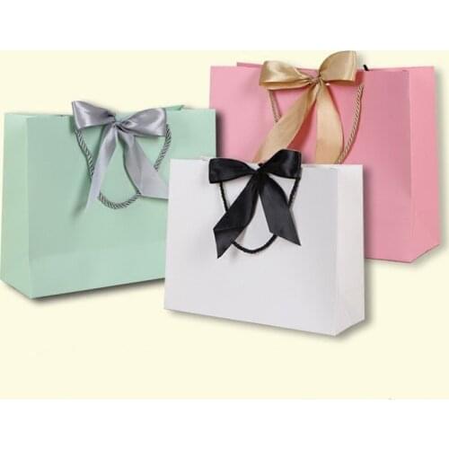 2018 new arrival paper gift bags with handle kawaii bowtie decoration favors bag handbags for shopping wedding party decoration