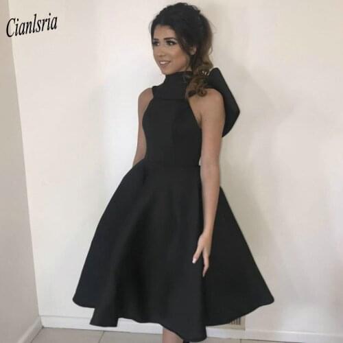 Black Simple Satin Halter Tea-Length Cocktail Dresses Open Back With Big Bow Sleeveless Short Prom Party Homecoming Dress