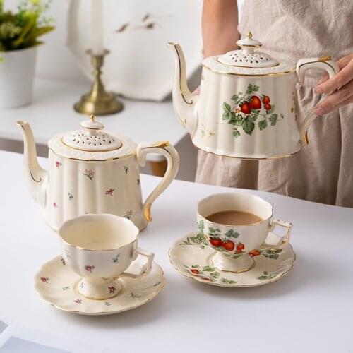 European British Retro Coffee Cup and Saucer Plates Set Ceramic Teapot Tea Milk Cup French Restaurant Bar Coffeeware Set