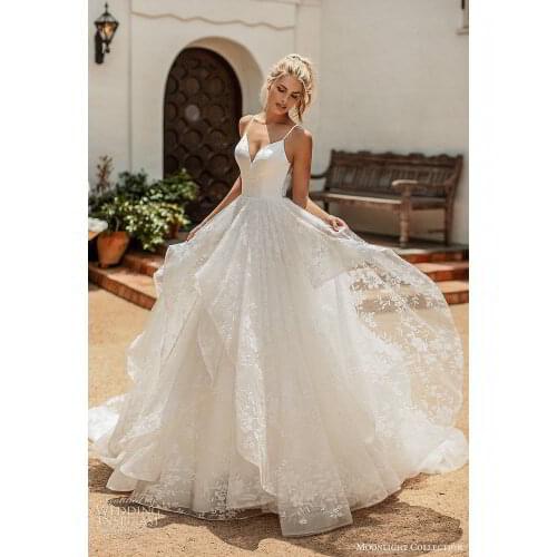 Lace Puffy Wedding Dresses 2021 Spaghetti Straps V Neck Ball Gown Backless Wedding Bridal Gowns vestido de noiva