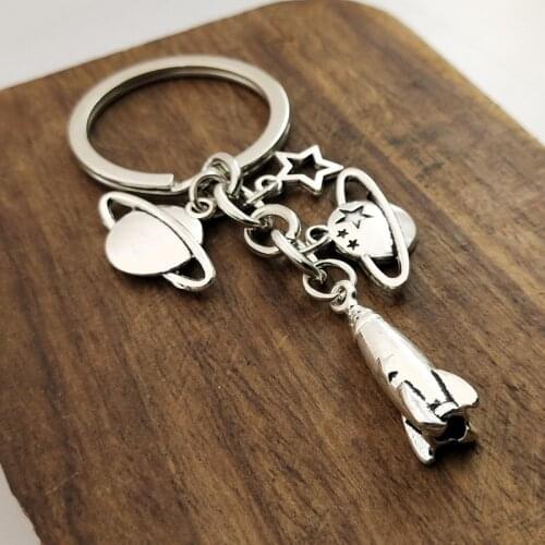 1pc Antique Silver Space Rocket Planet Spaceship Pendant key chains key ring Metal Gift For Friends Jewelry Gifts