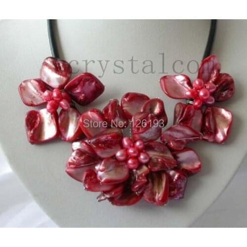 Red Shell Flower Cultured Pearl Necklace Leather