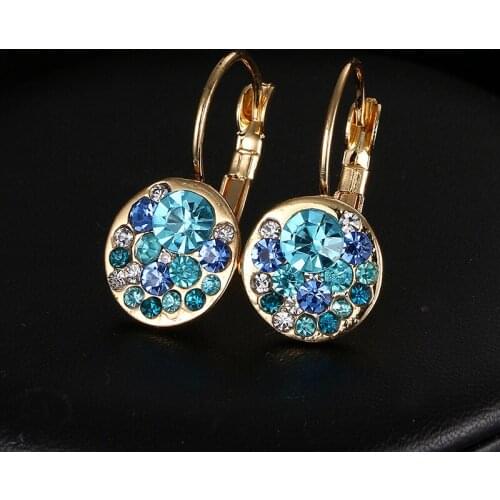 Bettyue Small Disc Three Color Delicant Stud Earring With Charming Crystal Stones For Women And Girls Fashion Trend In Party