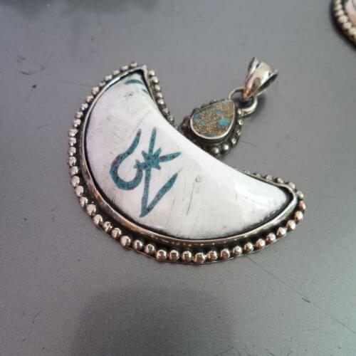 TBP076 Tibetan OM Mantras Amulet Nepal Old Conch Shell Moon Pendant Copper Flower