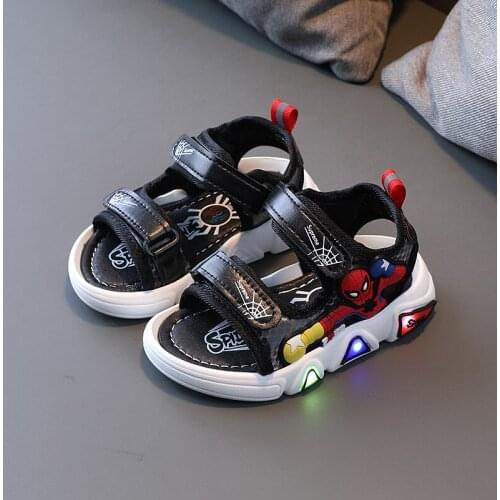 Disney summer new Korean childrens flat-bottomed casual LED lighted sandals boys sports cartoon beach shoes