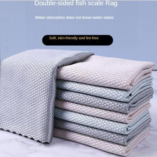 The cleaning cloth absorbs water and is not easy to shed hair. Wiping glasses, bowls, tables, mirrors, non-marking wipes