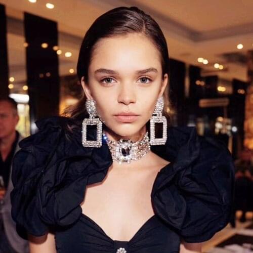 New Design Women Fashion Shiny Rhinestone Square Pendent Dangle Earrings Jewelry Hot Sale Model Show Dress Earrings Accessory