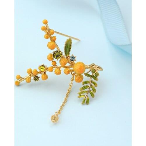 Creative new product fashion trend plant brooch noble and elegant simple temperament wild mimosa fruit pin accessories female