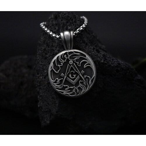 Hot sale round pendant necklace mens retro sweater chain European and American pendant accessories