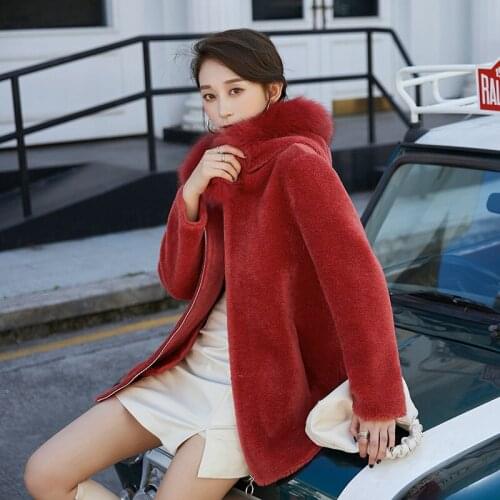 Herstory Elegant Fox Collar Hood Sheep Sheared Women Coat Faux Fur Wool Grain Outwear Autumn and Winter Warm Red Jacket